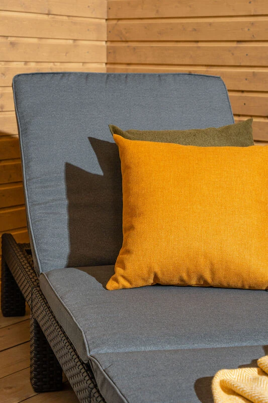 Keter Daytona Deluxe Aurinkotuoli Pehmusteella, Grafiitti - Image 5